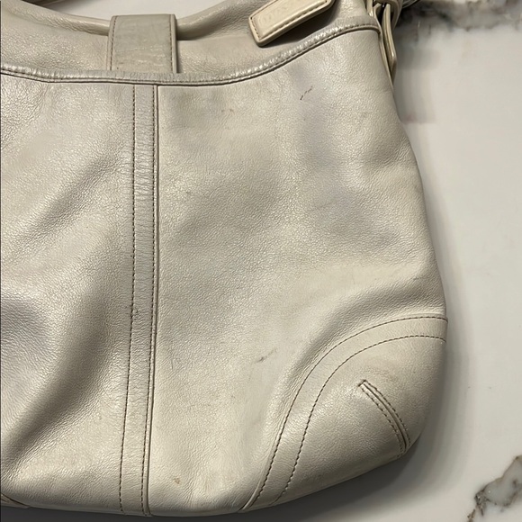 Coach Cream Leather Shoulder Bag with Adjustable Strap - Picture 9 of 14